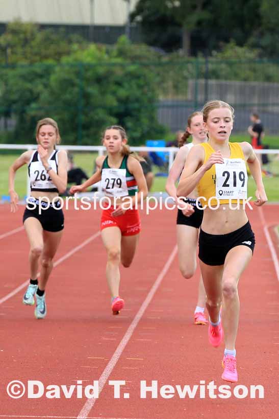 Girls under-15s 1500 metres, 2023 Northern Under-13s, Under-15s and Under-17s, Middlesbrough.  Photo: David T. Hewitson/Sports for All Pics